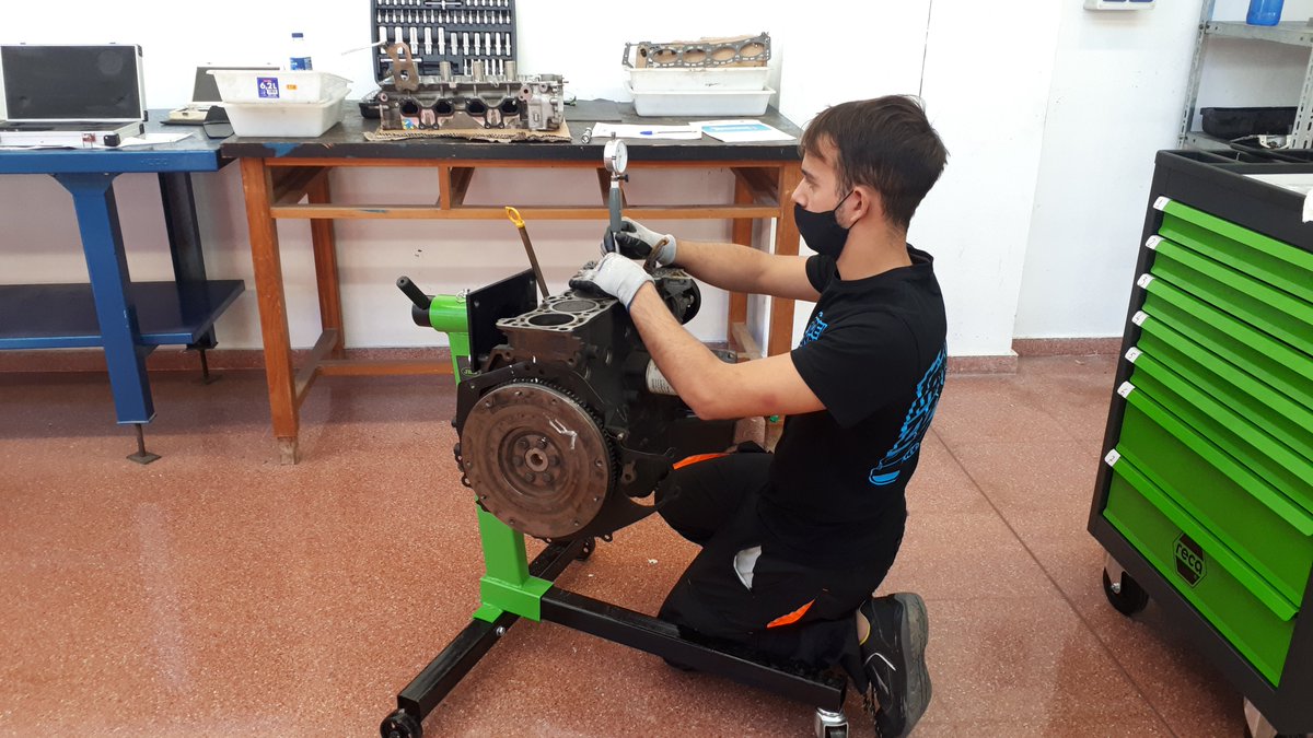 CEFIRE_FP_ERE's tweet photo. 📢Ja tenim podium de l'Skill de Tecnologia de l'Automòbil! 
🥇Emilio Breviá Serrano @IESCotesBaixes
🥈Rubén Macías Albert @auto_marxadella 
🥉Elias Harir Oviedo IES Botánico Cabanilles
Enhorabona 👏👏  i moltes gràcies a l'empresa @electude per la seua implicació. 
@GVAeducacio https://t.co/TujFL9e5D9