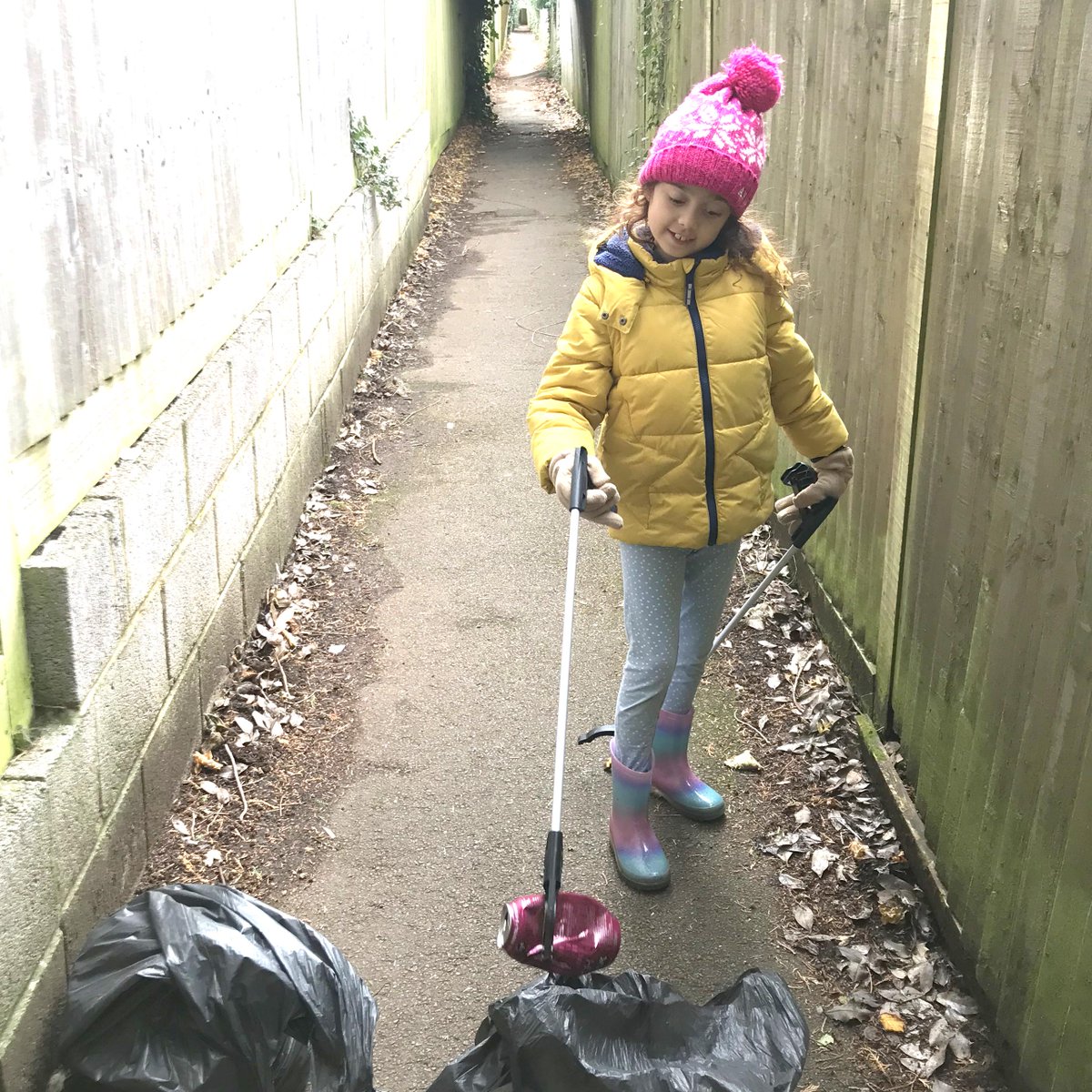 AldroSchool's tweet photo. Keeping the planet tidy: Form Four pupil, Lili picks up litter near her home, as part of an awareness of our environment in science lessons. All Form Four scientists were given the task of picking up litter as a break from the usual prep/homework. #aldroacademic #aldroscience https://t.co/9jlF6ao5G6