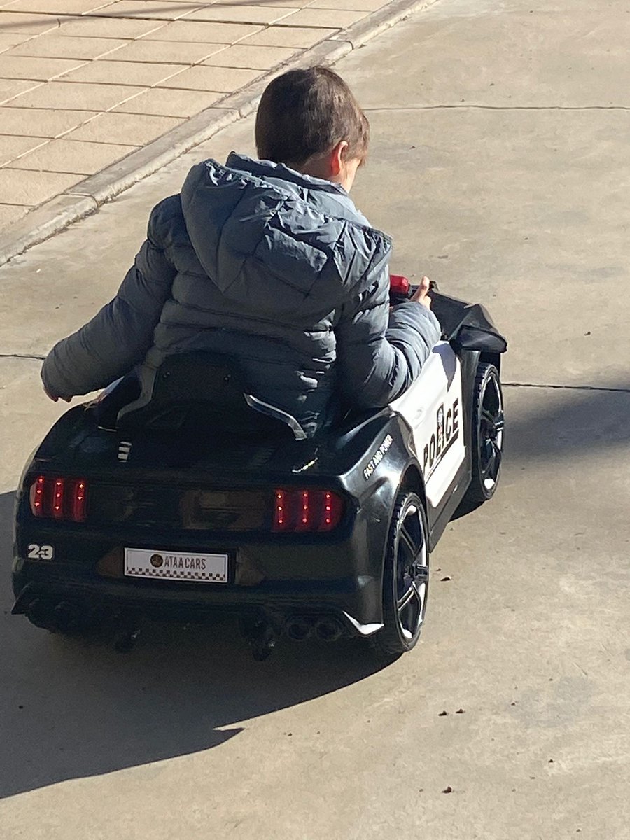 HSJD_Zaragoza's tweet photo. En cochecito a la consulta!!! 🚗🚓🏎 gracias a @ataacars, que ha donado al @HSJD_Zaragoza tres cochecitos eléctricos que ya están haciendo felices a los niños y niñas usuarios de la Unidad de Salud #Bucodental para niños con #discapacidad. Muy agradecidos por este gesto ❤️ https://t.co/hzY0ioJjv1