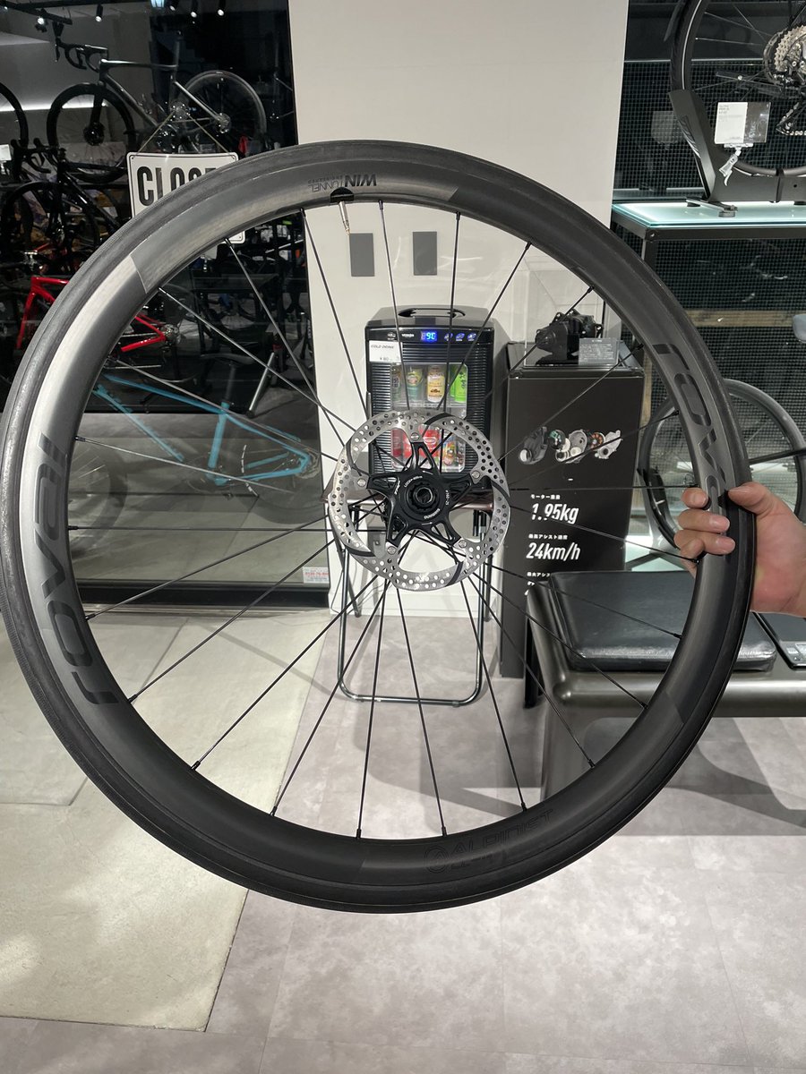 KENGAMES15's tweet photo. roval ALPINIST CLを試乗してきました。

感想は、普段使用しているroval RAPIDE CLと比較すると、より軽く加速感が高まったように思いました。

Turbo Cotton LTDを手にして快適性を向上させたい✨

スペシャ最高です🚴‍♀️

#rovalホイールを試乗してタイヤを当てよう
#スペシャライズド福島
#LoopCycle https://t.co/eN0L72fIXF