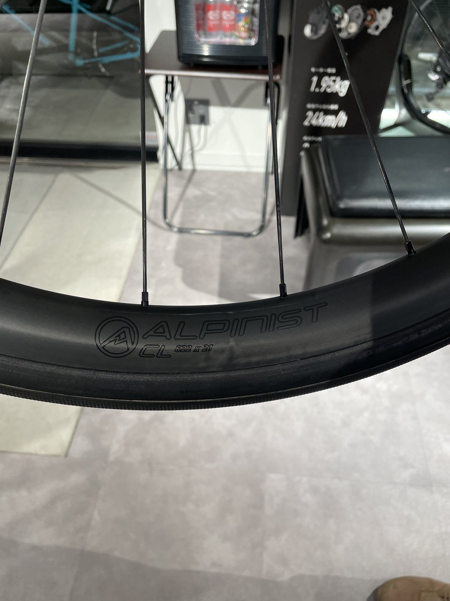 KENGAMES15's tweet photo. roval ALPINIST CLを試乗してきました。

感想は、普段使用しているroval RAPIDE CLと比較すると、より軽く加速感が高まったように思いました。

Turbo Cotton LTDを手にして快適性を向上させたい✨

スペシャ最高です🚴‍♀️

#rovalホイールを試乗してタイヤを当てよう
#スペシャライズド福島
#LoopCycle https://t.co/eN0L72fIXF