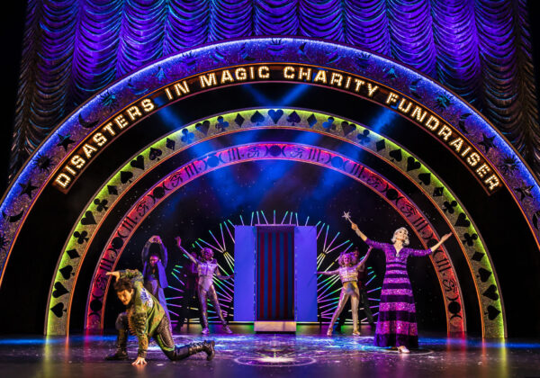 MyTheatreMates's tweet image. 'Ideal for family &amp;amp; kids': @FairyPowered falls under the spell of @MischiefComedy's @MagicGoesWrong, now on tour. ★★★★ #MagicGoesWrong #magic #comedy #touring dlvr.it/SC67MM