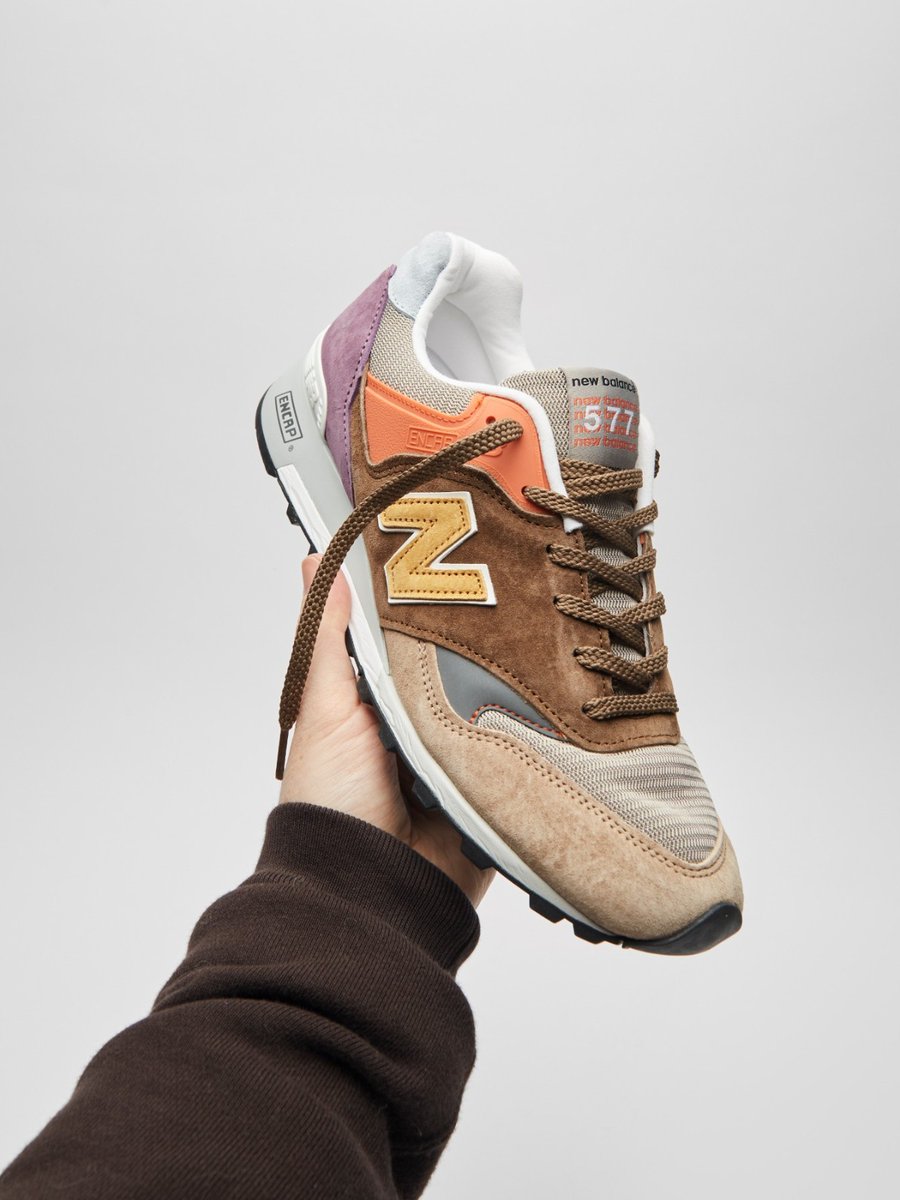 sizeofficial's tweet photo. Crafted with care in #NewBalances's famous Flimby factory, the 577 'Made in UK' is available online now > https://t.co/bESzaMpvyu #NewBalance577 https://t.co/7BD7lxtbNn