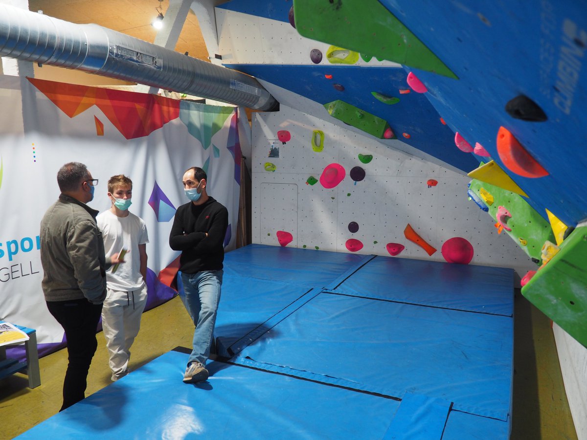 #EnImatges Presentació de l'Open d'Escalada Urbana de #laSeu. La iniciativa es farà aquest pròxim dissabte, 13 de novembre, i inclourà vies de bloc al búlder municipal, al 'Rocko' de la Seu i en diferents espais urbans de la capital urgellenca. <a href="/esportslaseu/">Servei d'Esports Ajuntament de la Seu d'Urgell</a>