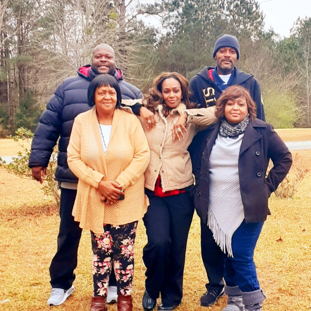 Lawandateacher's tweet photo. Trying to maintain isn't always easy. We go on. We move forward. But, there is.still a missing piece. 😕 🥺💔.
#lose
#copingwithdeath
#siblings https://t.co/hUjez8LAYC