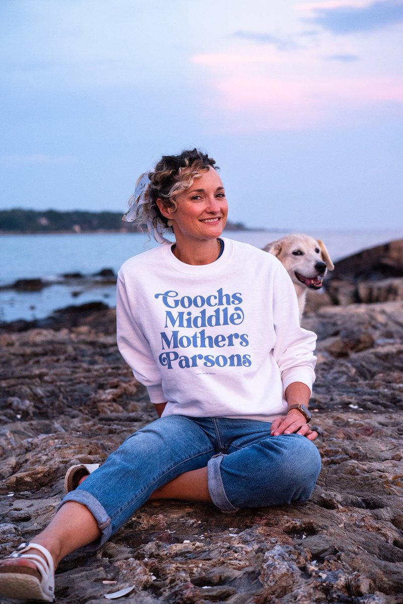 Ataylordesign's tweet photo. Have a favorite place or a short list of them you want turned into a sweatshirt for holiday gifting?  DM me!  My favorite place on earth since i was a child, is Maine, and Zuzu and i shared a love of the 4 beaches in Kennebunk 🌊🐚🦀

Where is your special place??? https://t.co/m5T8ciydGZ