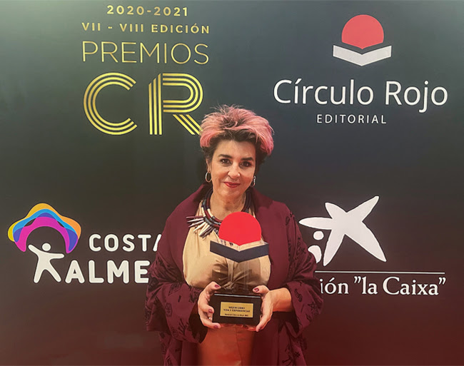 NoticiasClave's tweet photo. Amparo Sánchez recibe el premio Círculo Rojo por su libro 'La niña y el lobo'
https://t.co/NyKSnJph7J https://t.co/Z4vgQfR82X