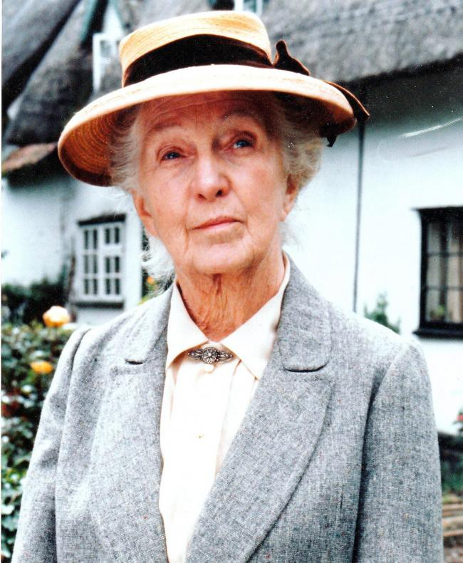 BloodyCharnock's tweet photo. HANG ON A MINUTE.
Why do almost all female detectives on telly have to be miserable old baggages in daft hats...?
It's either sexist, ageist or hattist. Or all three.
#TV #TVDetectives #Hats #Baggages https://t.co/CizQo8ECsA