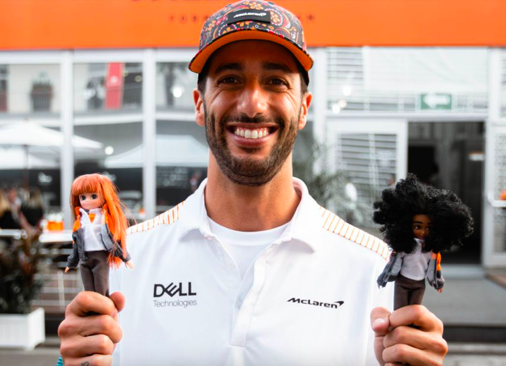 ultimatepaddock's tweet photo. MCLAREN x THE WOMEN'S ENGINEERING SOCIETY LOTTIE TOUR.

#McLaren #McLarenRacing #LandoNorris #DanielRicciardo #LottieTour

@McLarenF1 @LandoNorris @danielricciardo https://t.co/M4yb8nJocX