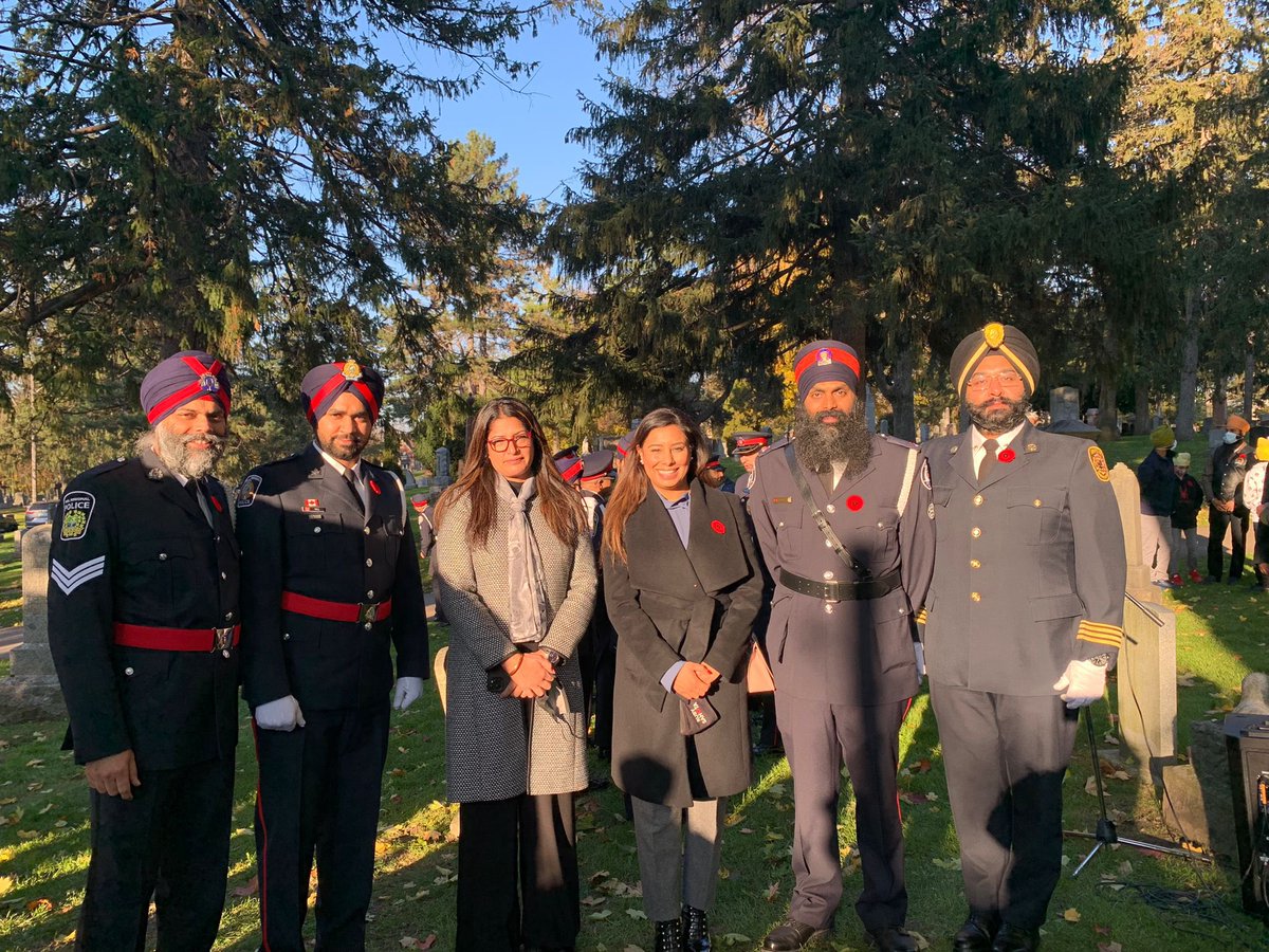 Honoured to attend #sikhremeberanceday ceremony with the students &staff of @PteBuckamSingh to recognize the Sikh soldiers &their service to Canada. The legacy of Pte Singh will continue to live through stories & values we share, he serves as a great inspiration to Peel students.