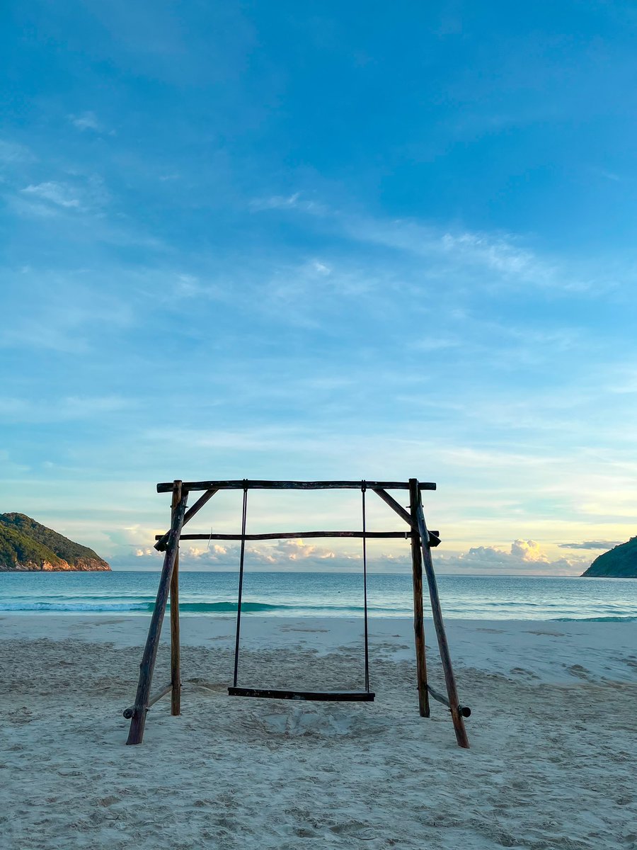byzulfadhlizin's tweet photo. Makanan dia, for me yang tak picky aku rasa biasa. Tak ada lah sampai wow factor hahaha. Pilihan tak banyak sangat but ok lah.

Tapi pantai memang biru ons. Orang kata kalau tak musim tengkujuh lagi biru crystal. Aku pergi time tengkujuh pun bagi aku dah cantik haha. https://t.co/D8V4qze4rx