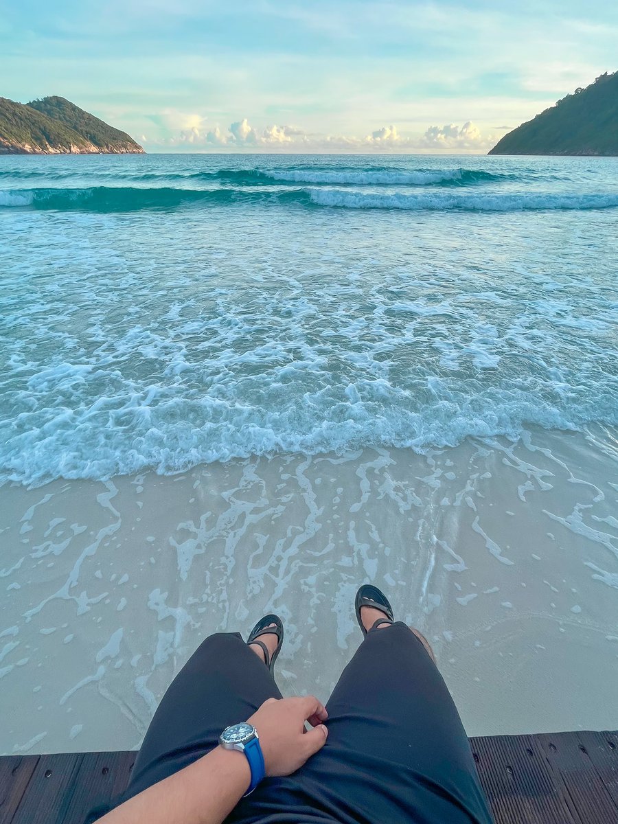byzulfadhlizin's tweet photo. Makanan dia, for me yang tak picky aku rasa biasa. Tak ada lah sampai wow factor hahaha. Pilihan tak banyak sangat but ok lah.

Tapi pantai memang biru ons. Orang kata kalau tak musim tengkujuh lagi biru crystal. Aku pergi time tengkujuh pun bagi aku dah cantik haha. https://t.co/D8V4qze4rx