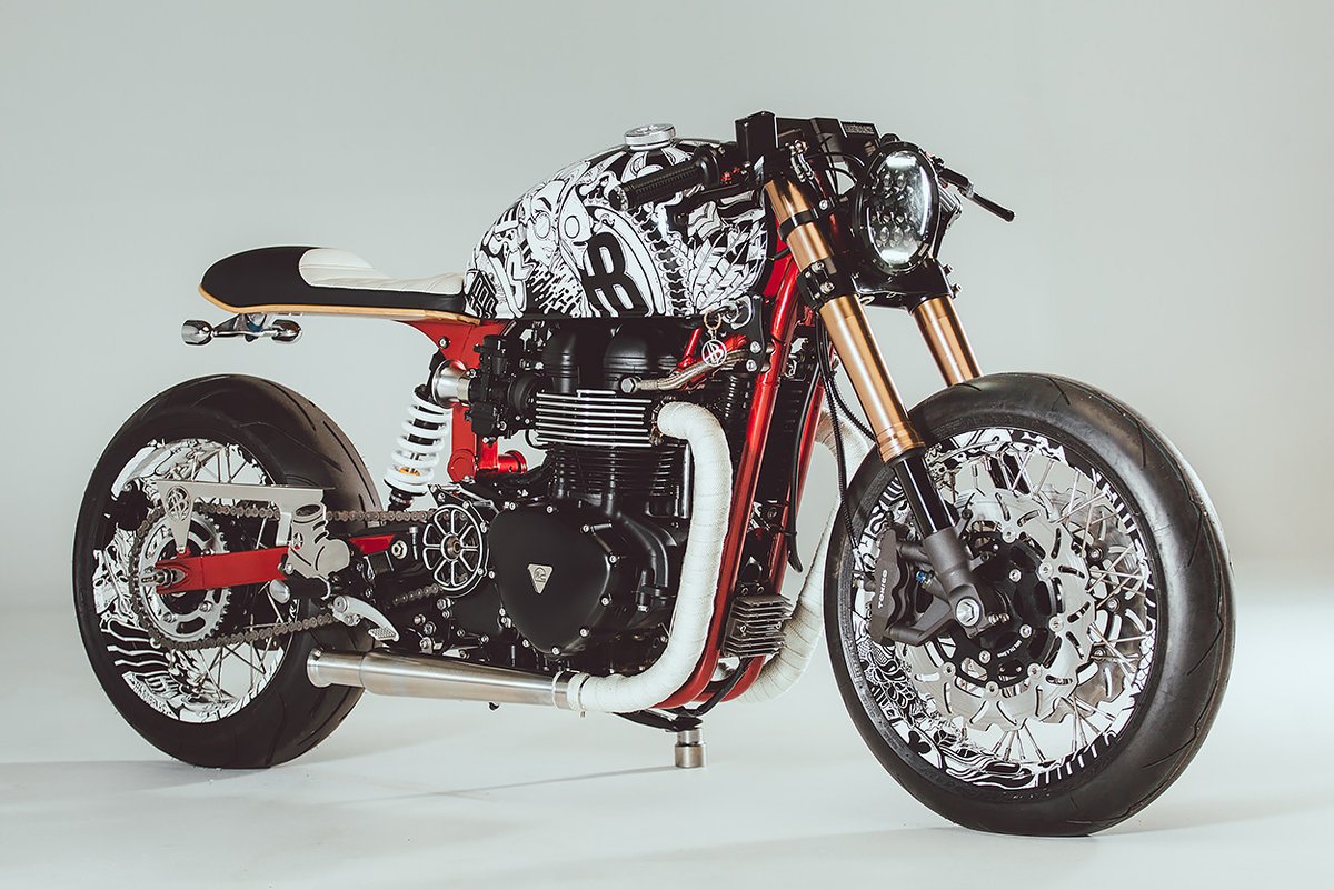 TheDailyRideUp's tweet photo. “Kickflip”

A 2011 Triumph Thruxton by @roguemotorcycles 

Grab Bag!
* 865cc
* YSS Mono shock conversion
* Skateboard deck seat
* Moose tail light and signals 
* Suzuki GSX R1000 forks
* Motogadget Speedo
* Cognito Moto conversion hub
* Pirelli Supercorsa tyres

#therideup #moto https://t.co/zUTubeVzq2