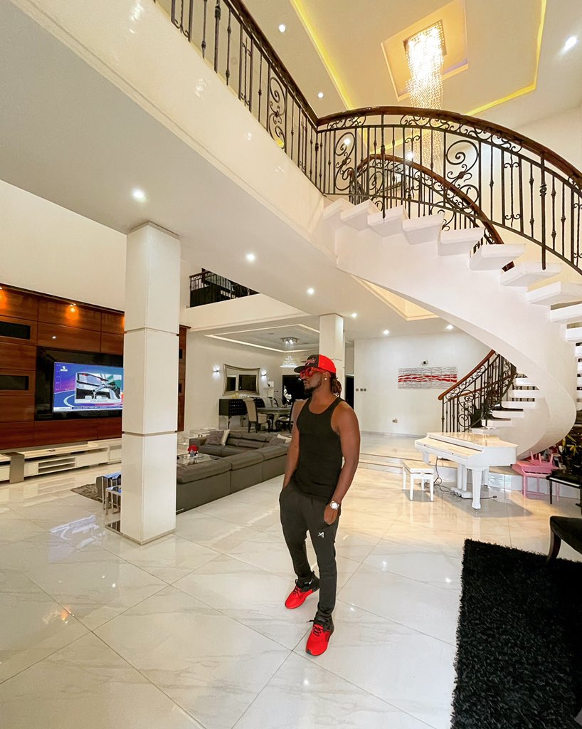 rudeboypsquare's tweet photo. Monday 💫 https://t.co/nfsZBxeH5j