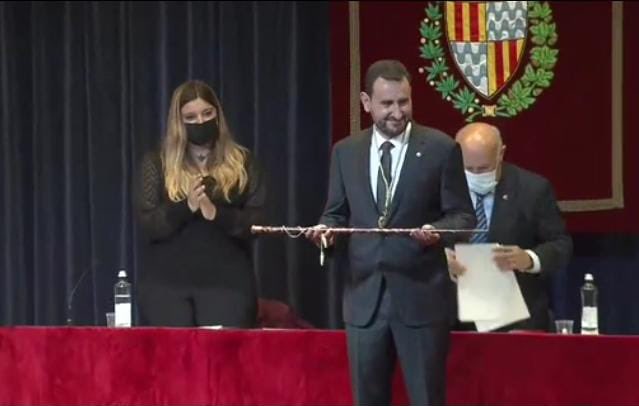 jsccatalunya's tweet photo. 🏛Presents a la moció de censura que dignifica, de nou, l'Ajuntament de #Badalona.
🌹Sorts i encerts al nou alcalde @guijarroruben, al GM del @PSC_Badalona, i especialment, a la companya i secretària de política municipal @AndreaZapataBdn
#OrgullJSC #JSCalsAjuntaments https://t.co/LUffZ9izW9