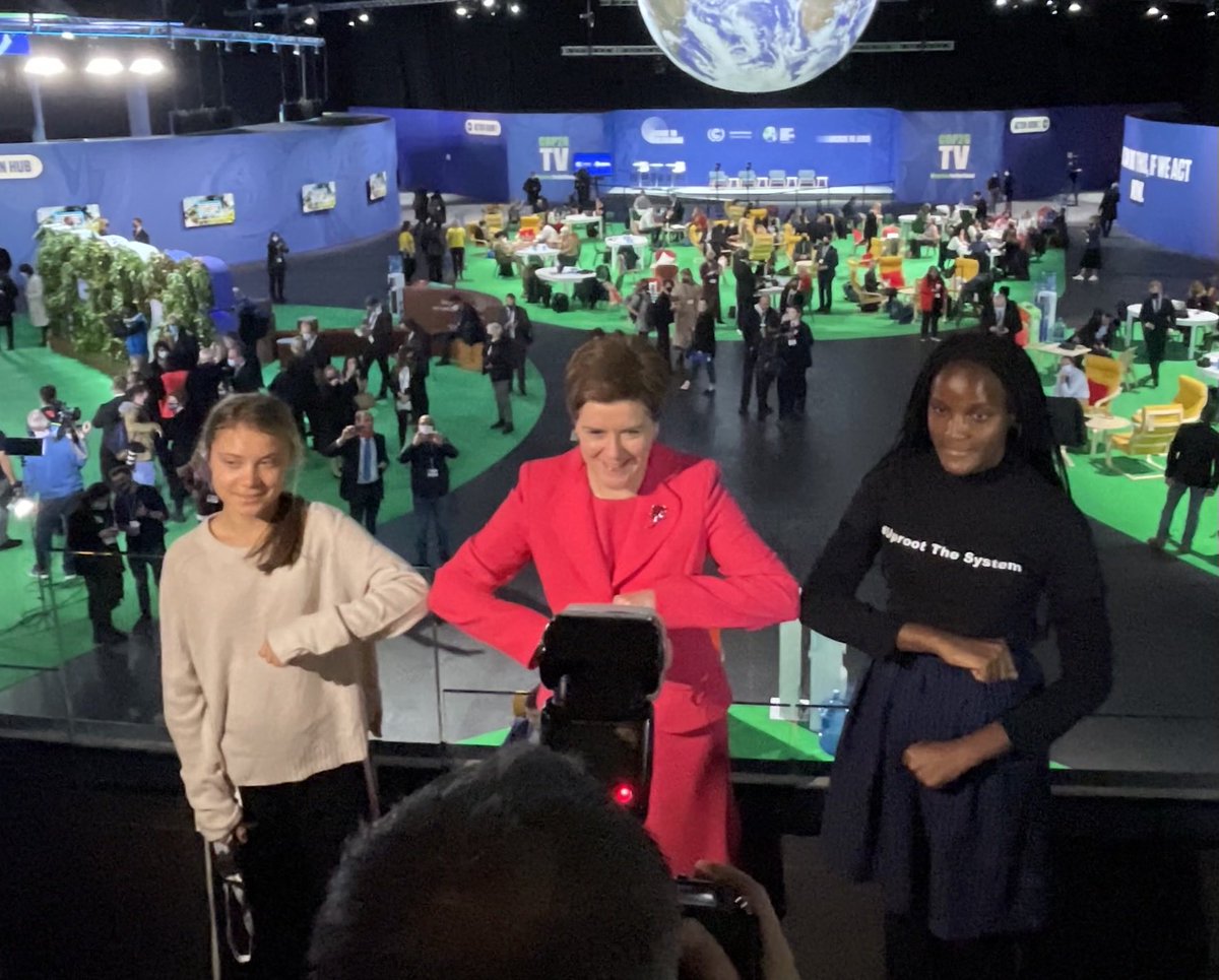 hardlyperennial's tweet photo. I have had the honour of being blocked by @NicolaSturgeon for tweeting lots of photos of her not wearing a mask at #COP26 .
I think that deserves a few more retweets.
Sturgeon's made one rule for her and another rule for everyone else.
@UFTScotland @UsforThemUK @JamesMelville https://t.co/CU4fP5EjWG