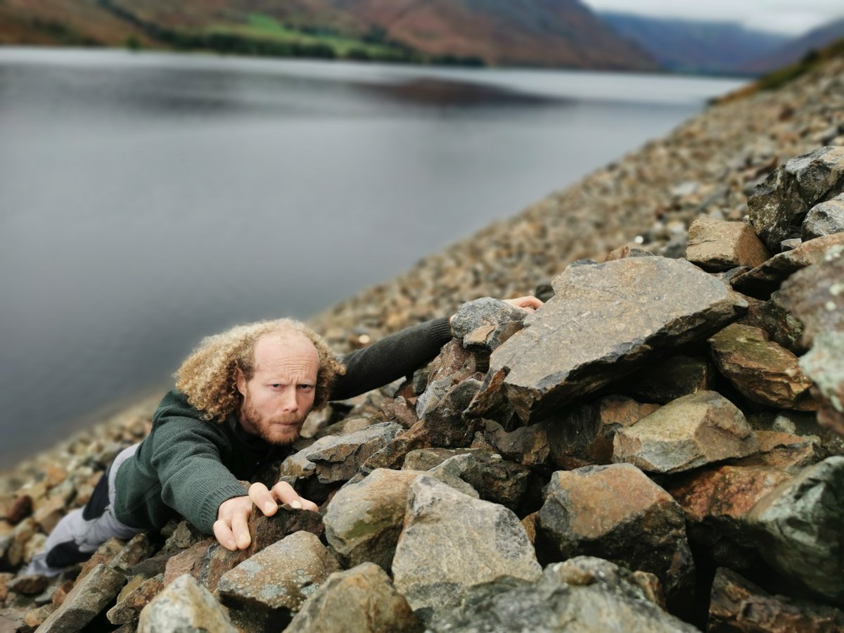 mountain_eering's tweet photo. Hmm, this rock is a little chossy #leedsmc #leedsmountaineering #scree #wastwater #notactuallyclimbing https://t.co/1vd9rum9FO