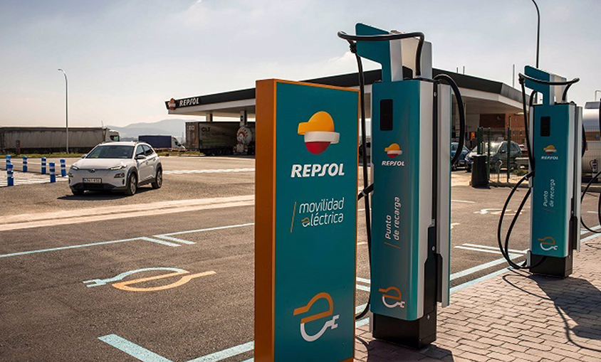 Per_Energia's tweet photo. Repsol invertirá más de 42 millones en 610 puntos de recarga eléctrica en España y Portugal
https://t.co/zt1Q4KaBwl https://t.co/Zqh19DU4T4