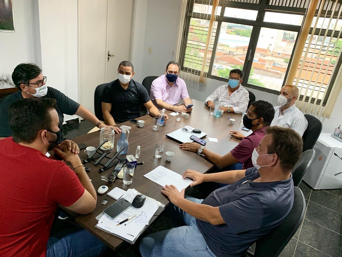 AMMAGOIANIA's tweet photo. Conversa com o secretário @alvaro_universo, sobre a ampliação do Esporte nos Bairros e o aparelhamento dos parques com equipamentos que permitam a prática de novas atividades esportivas, levando mais saúde, inclusão e dinamismo para a população! https://t.co/V1K6UeMnBW