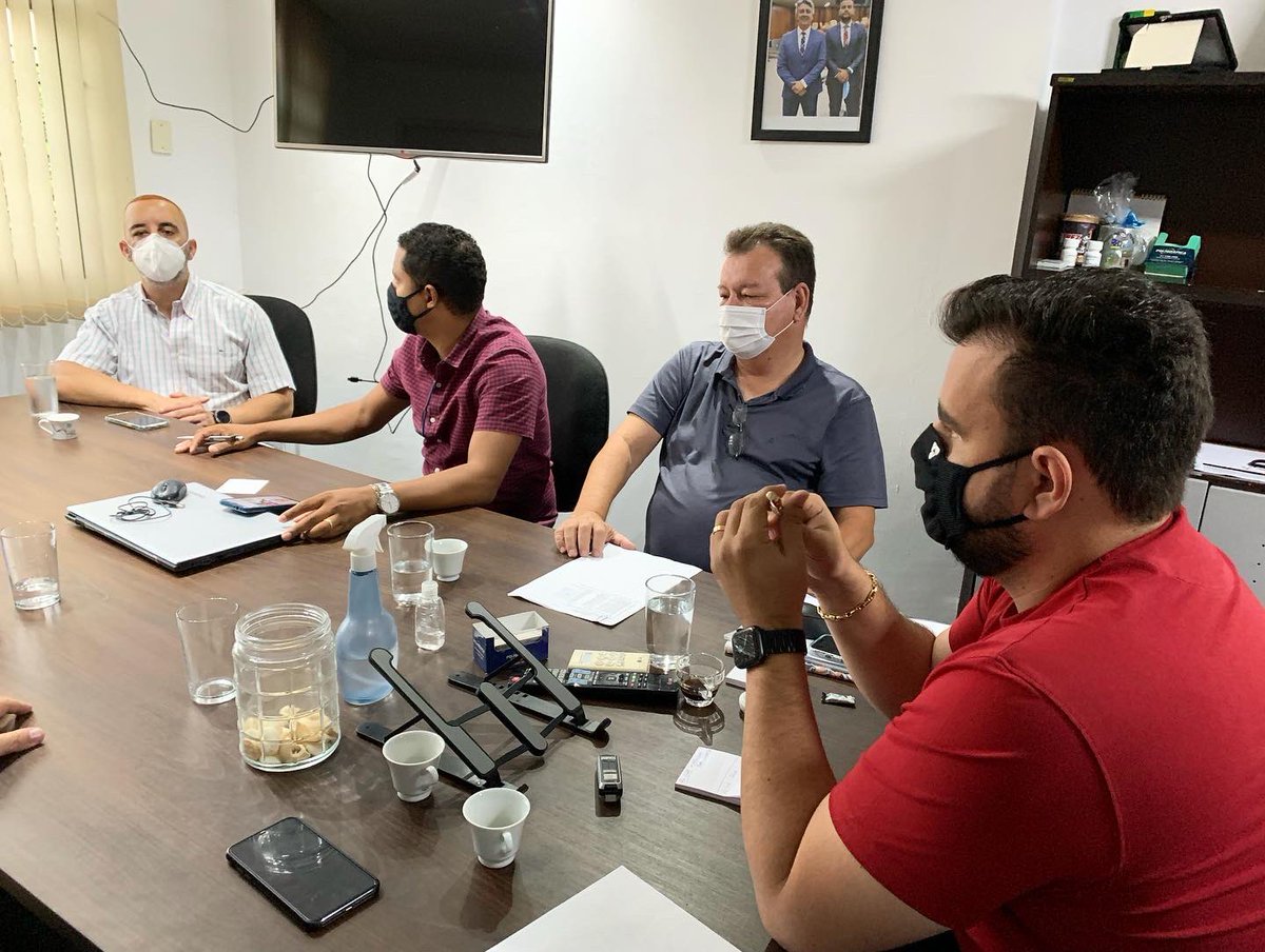 AMMAGOIANIA's tweet photo. Conversa com o secretário @alvaro_universo, sobre a ampliação do Esporte nos Bairros e o aparelhamento dos parques com equipamentos que permitam a prática de novas atividades esportivas, levando mais saúde, inclusão e dinamismo para a população! https://t.co/V1K6UeMnBW