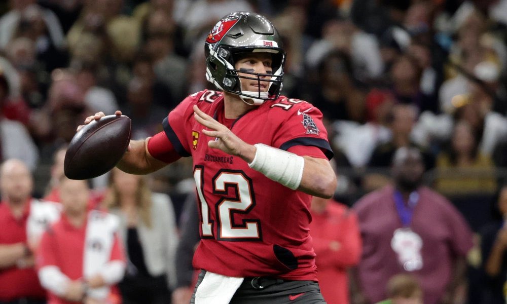 TomBradyEgo's tweet photo. 9 weeks into the season, Tom Brady continues to lead the league in passing TDs (25) 

Reminder: Tom Brady is 44 years old https://t.co/kPRjXGPOBo