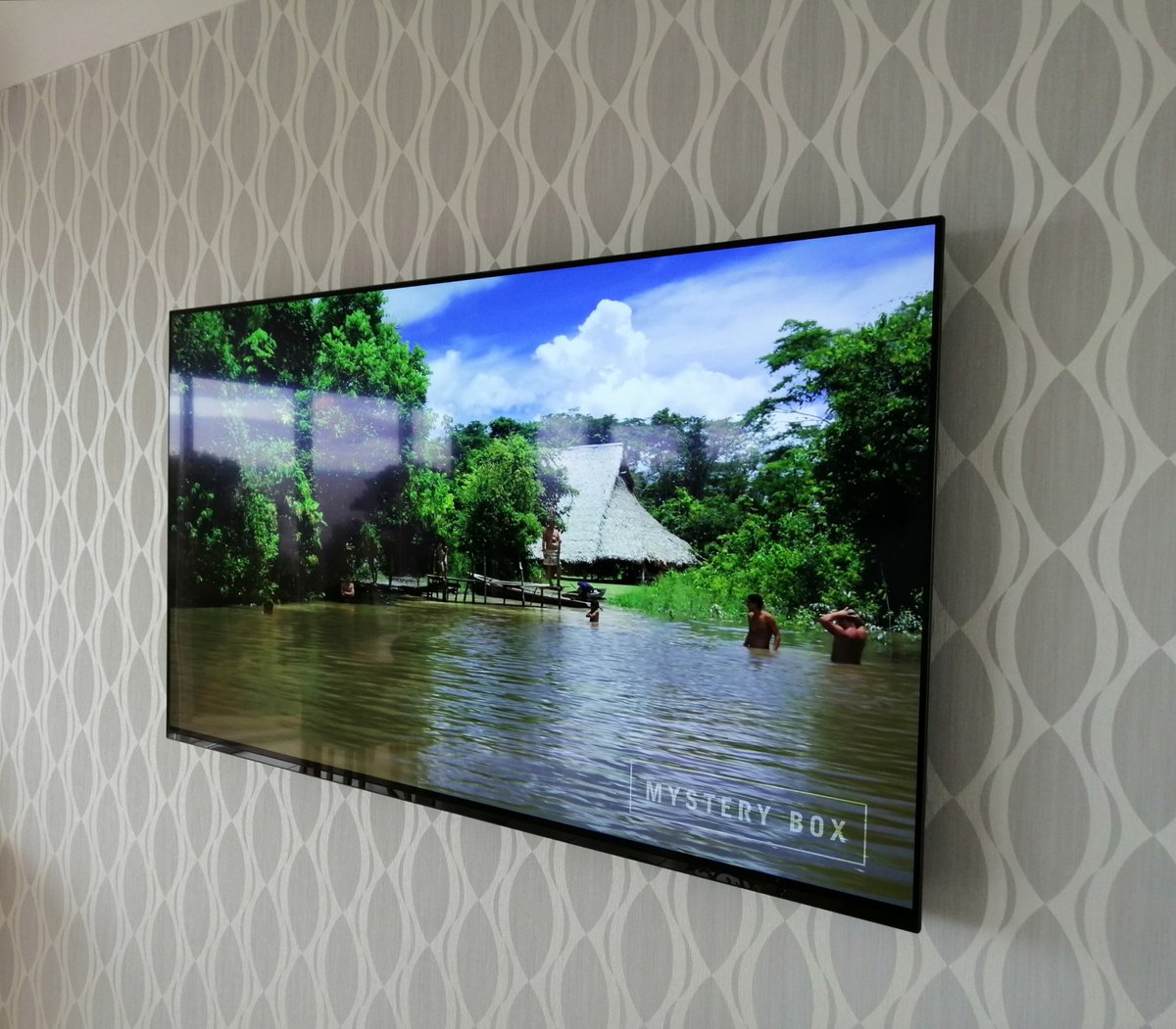 abbot_av's tweet photo. Major upgrade for a 40". All the way up to a 55" 4K @SonyUK set from @RicherSounds.

Android/Google O/S, 4K HDR set with all mod cons. 

Cables hidden for a clean look. Relocated the old set onto the wall in the next room - no need for disposal. #recycled #tidy #happycustomer https://t.co/hkYPV8wgwm