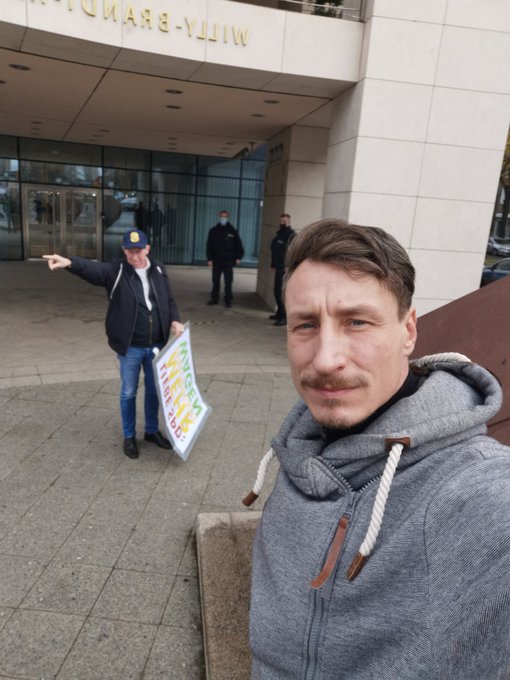 Hier lang Leute #zeitfuerlegalisierung #cannabis #gerechtigkeitjetzt @OrangeUtane @MKUltra1510 @Richter_Mueller<a href="/tag/zeitfuerlegalisierung"class="tags">#zeitfuerlegalisierung</a><a href="/tag/cannabis"class="tags">#cannabis</a><a href="/tag/gerechtigkeitjetzt"class="tags"><span>#gerechtigkeitjetzt</span></a>