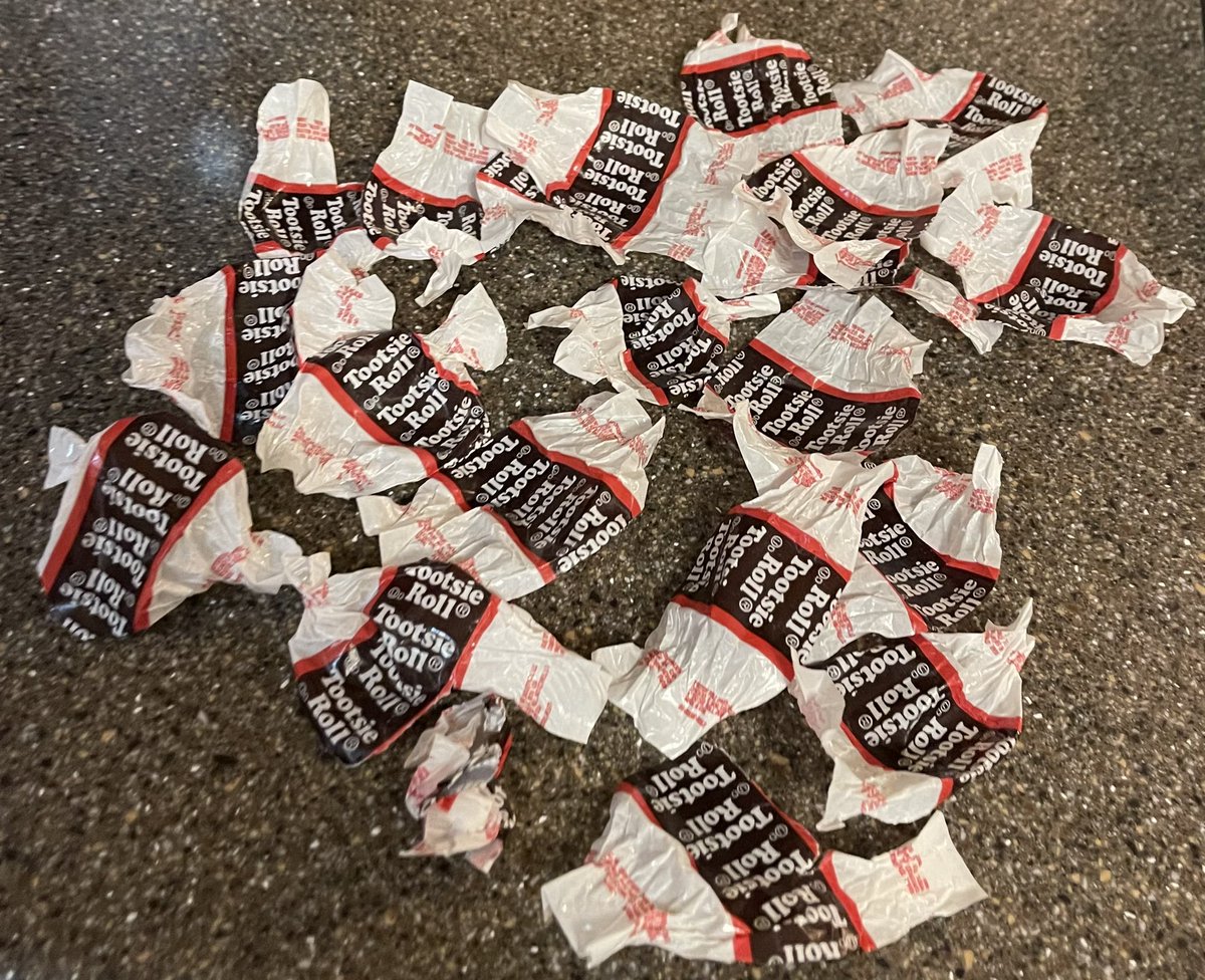 HazePodcast's tweet photo. INFUSED tootsie roles ~ 15mg/piece 🍬

#edibles #weedlife #cannabis #cheebachews #levo2 #MCT https://t.co/eCA1yV5qDa