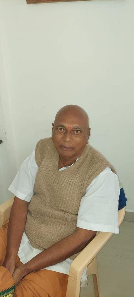 veerugadde's tweet photo. @sp_kri 

My father Garapati Srihari narayana (77) years missing from yesterday morning in sitarampuram vijayawada.
If any one found please call me on 9989120304,8885551304. He is unable to locate the house, he was in white shirt brown lungi, he don't remember the phone numbers. https://t.co/K7Q2hHCAif