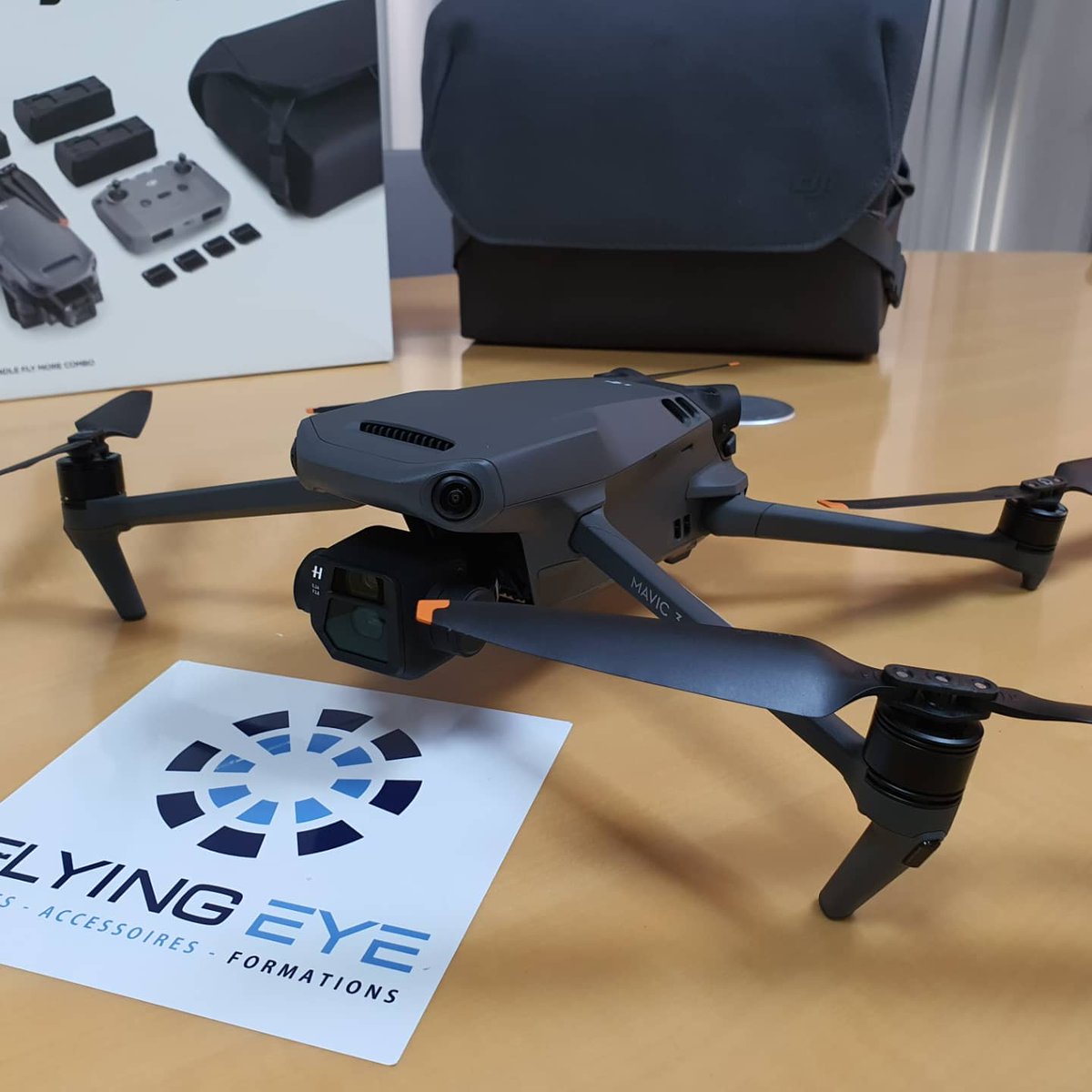 flyingeye_fr's tweet photo. Le DJI Mavic 3 est arrivé. Precommandez-le ici https://t.co/ve07eK1PNF
#djimavic3 https://t.co/tFlMPEKXnU