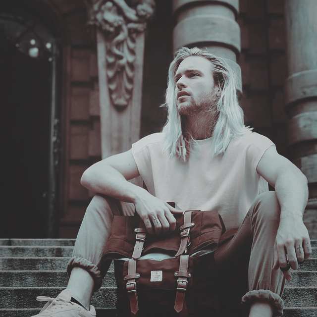 ⠀⠀
⠀⠀𝕴𝐍 𝐓𝐇𝐄 𝐘𝐄𝐀𝐑 𝟐𝟎𝟎𝟔 . . .

⠀⠀once exiled and dethroned crown prince. now living the harmonious family life in king’s landing’s suburbia. perpetually sleep-deprived. thirty-two never looked better. temporary throwback event!
⠀⠀