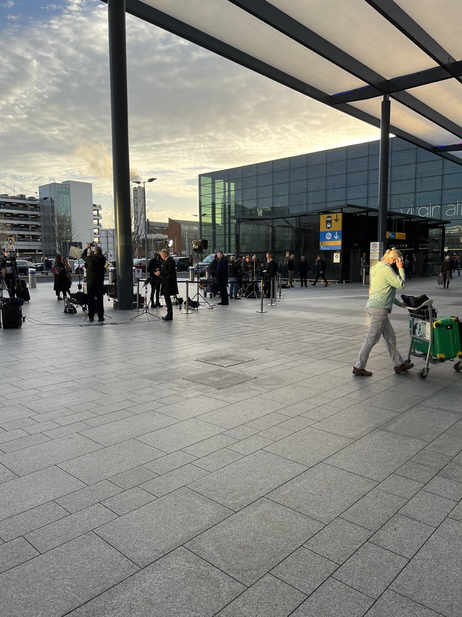 Lots of news crews at Heathrow T3 for normal US flights starting today. Terminal is buzzing and doing a great job of getting people through. ⁦<a href="/HeathrowAirport/">Heathrow Airport</a>⁩. Good to be back on the move again
