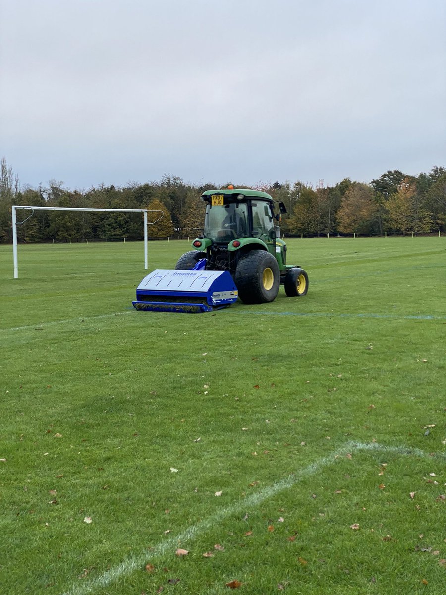FcNotleyYouth's tweet photo. #Quaking and #Winter #Fertiliser at the #FourReleet #SportsGround #NotleyYouthFC #NYFC @FootballFoundtn @EssexCountyFA #PitchMaintenance #QualitySurface #GrassIsAlwaysGreener #GrassPitches #GrassrootsFootball #Football https://t.co/KDm8nRuG6F