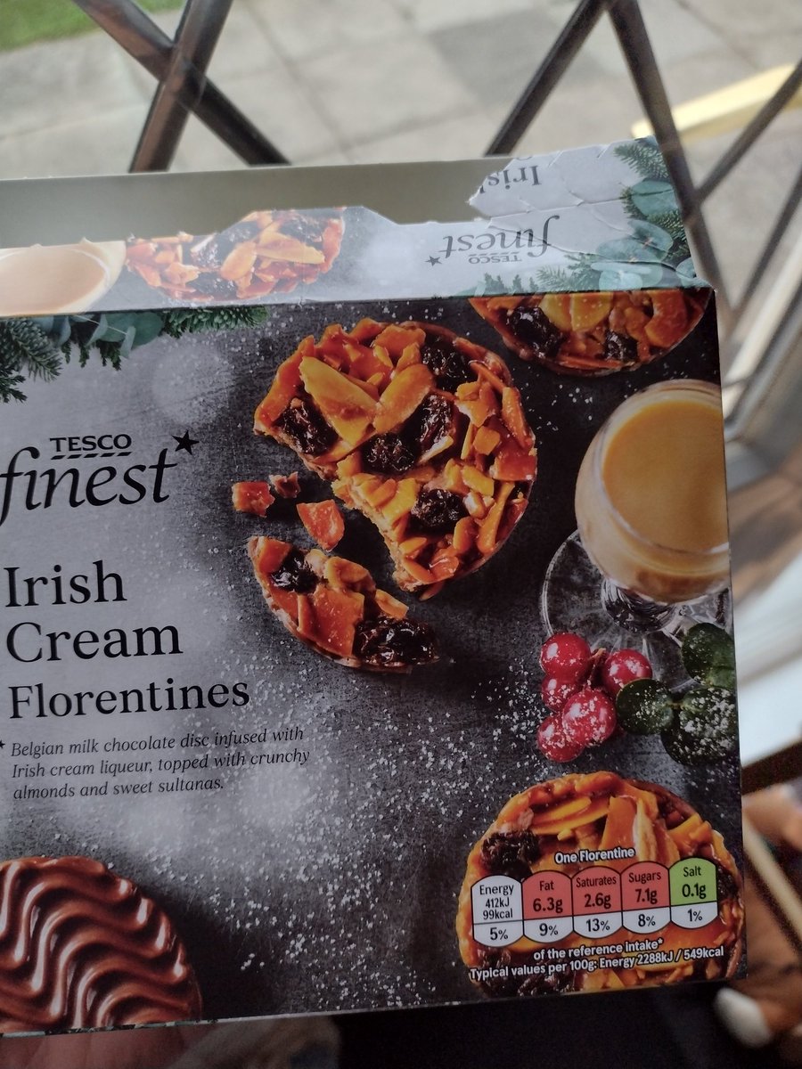 peter_d_jackson's tweet photo. @Tesco finest rip off, a box this size only to fit six items that were very disappointing. A box half the size would have been sufficient and for £2.50 I'd probably have passed. #scunnered https://t.co/ERnX2AOgov