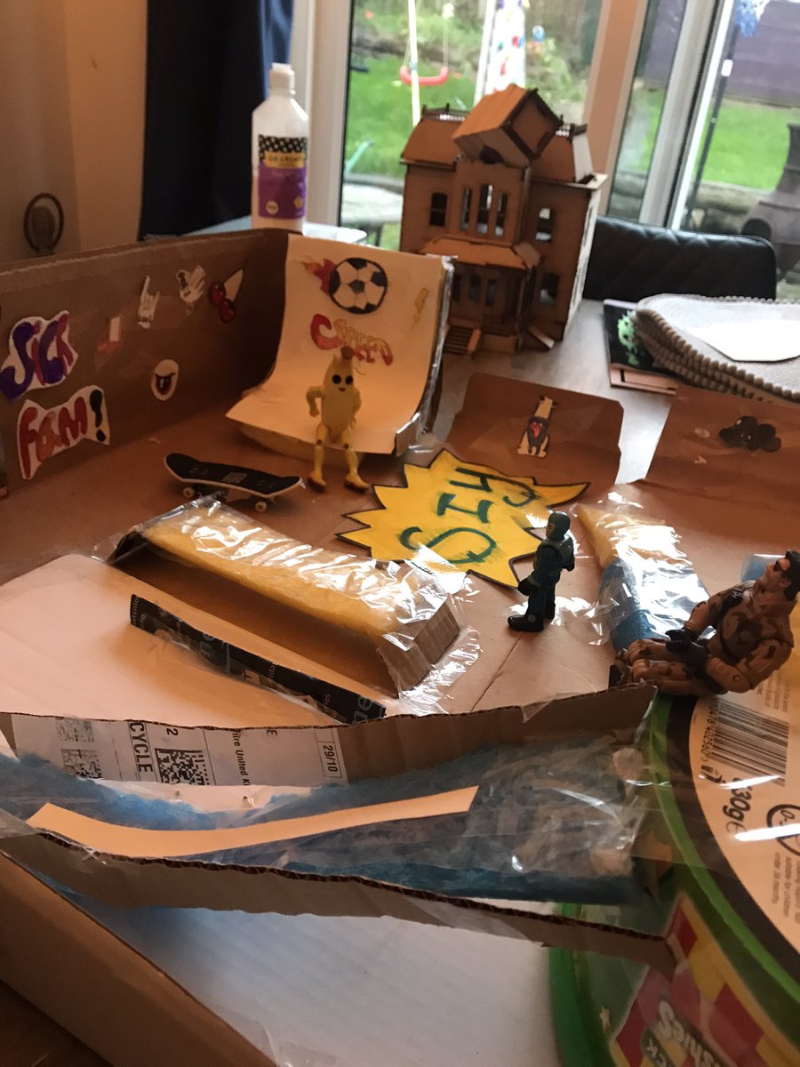Vickyoakes2's tweet photo. When she isn’t skateboarding she is making mini skate parks 🤘🏻💪 #sundaycrafting #girlswhoskate #skateboarding #shred #graffiti @SkateItYourself @EPlows https://t.co/vchTaIghg0