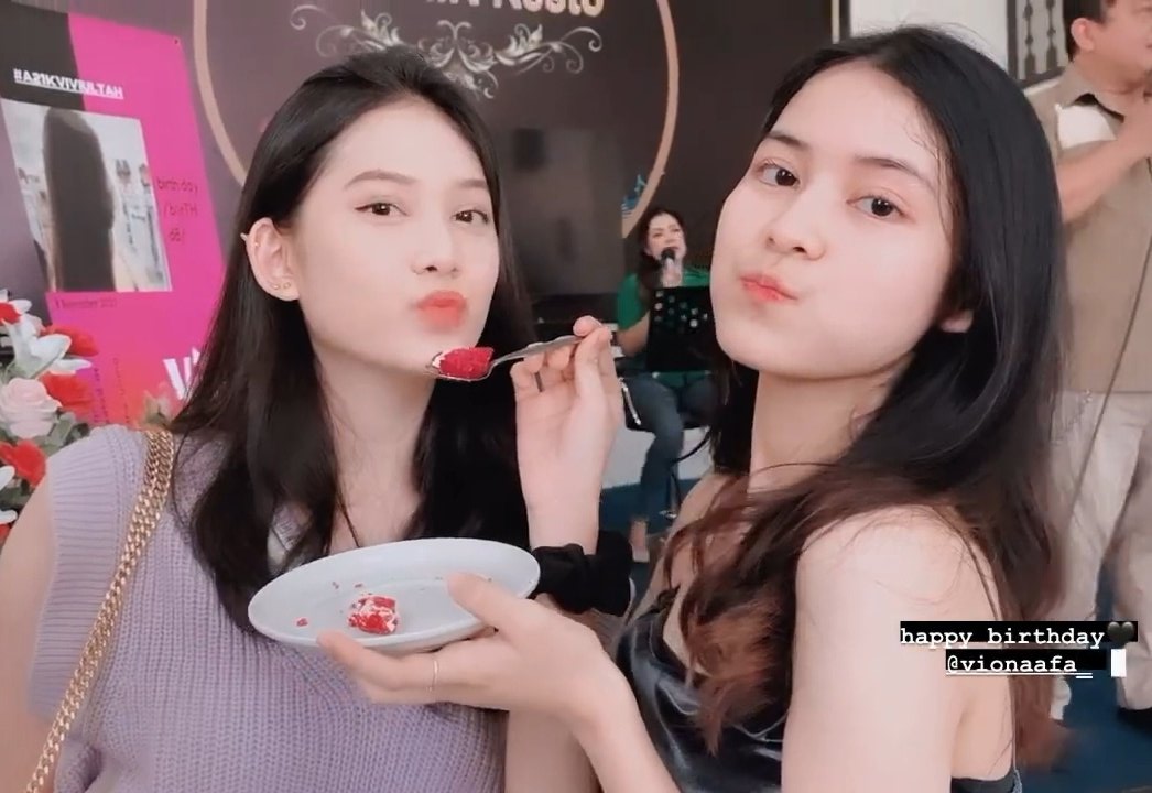 indywlndri's tweet photo. Aaa adem bgtt liatnyaa😭🖤
Btw Happy Birthday Kavv Baik Hati!🎉💓
@Y_ChikaJKT48 @vionaaaf_ 
#a21kViviUltah https://t.co/t1r99LwcRe