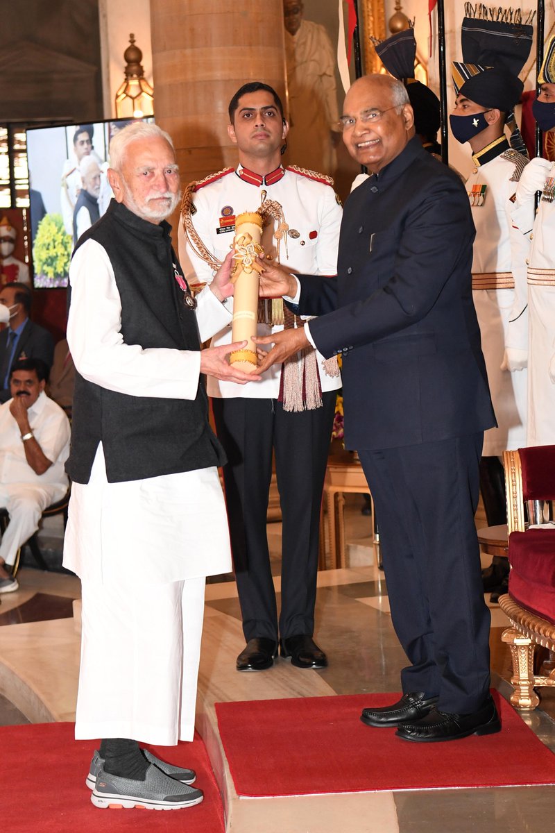 rashtrapatibhvn's tweet photo. President Kovind presents Padma Shri to Shri Gafurbhai M. Bilakhia for Trade &amp; Industry. Commonly known as Bapuji, he is an eminent Gandhian and a social worker. https://t.co/gUSmZduW9a