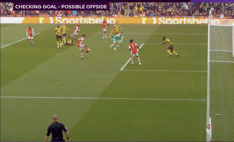 AllanSseky's tweet photo. If you think this is a goal...you're stupid. Read and understand football rules 🚮🚮 https://t.co/PTOCCEm2tJ