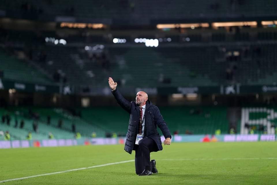 LaSevillafut's tweet photo. 🗣️ Manolo Lama en el @partidazocope sobre la celebración de Monchi: 

"Me parece una falta de respeto hacerlo en el Villamarín, porque había gente todavía. Como si se pone Florentino Pérez o Laporta" 

"Aparte no es un título, has ganado un partido. Ni que fuera la Champions..." https://t.co/G88Z8EV3T8