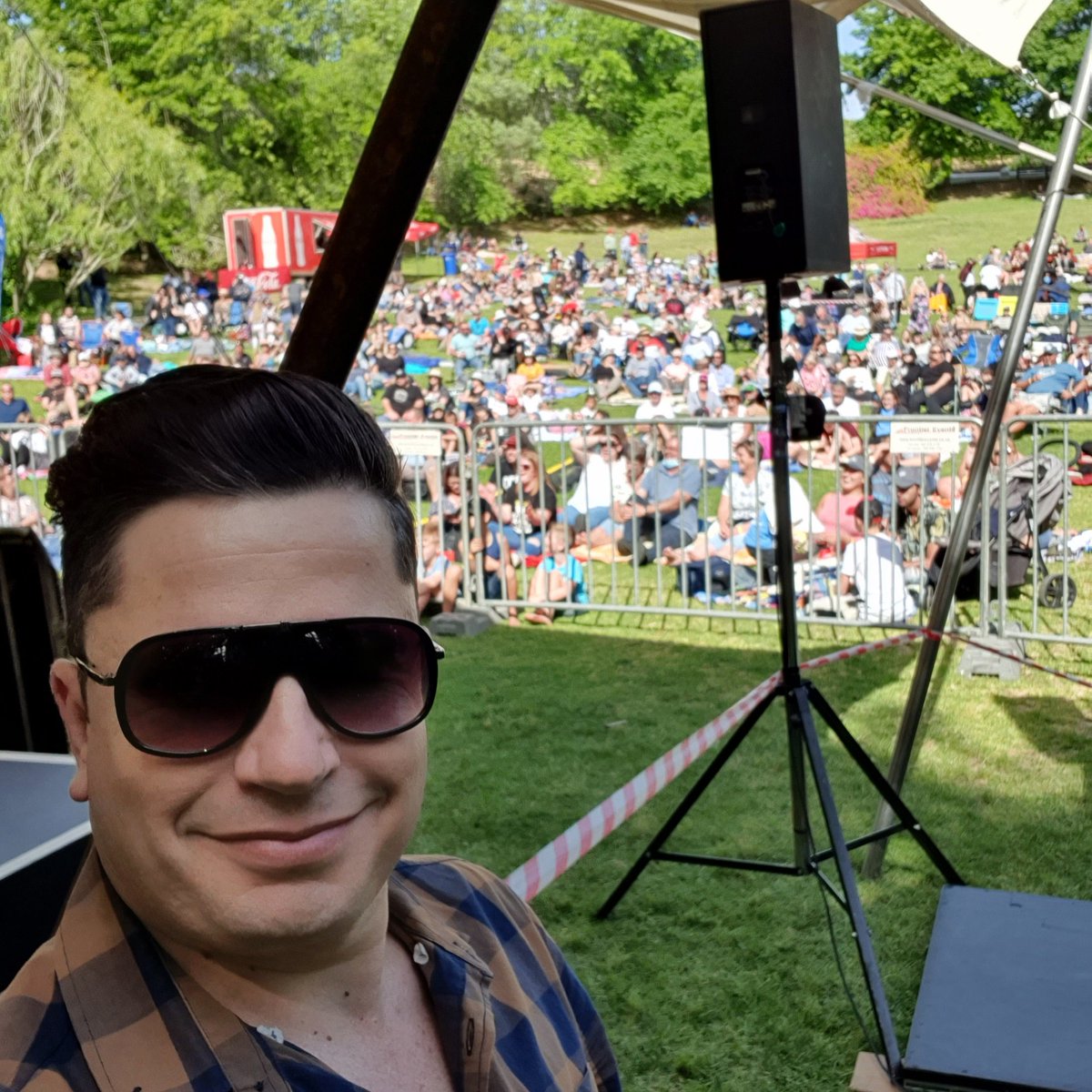 Gister se optrede en MEESTER van Seremonie werk was lekker by <a href="/ZevenwachtWines/">Zevenwacht Wines</a> Wyn Landgoed. <a href="/RicusNel1/">Ricus Nel</a> &amp; <a href="/Snotkop_Henning/">Snotkop_Henning</a> het daar opgetree. Dankie aan <a href="/BakgatPromosies/">Bakgat Promosies</a> en <a href="/SunBellLodge/">Sun Bell Lodge</a> en almal wat betrokke was. 

-qp-