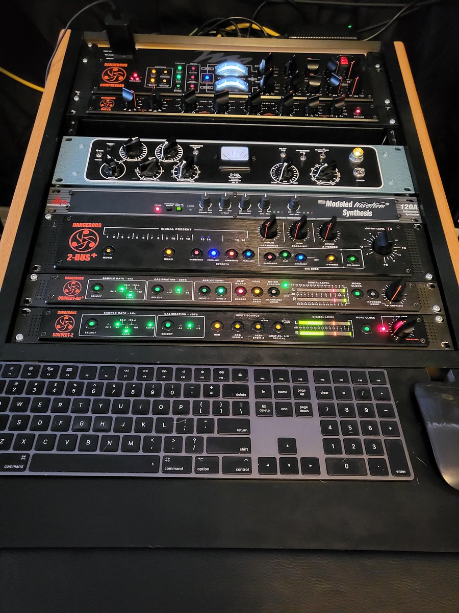 jmusicpro82's tweet photo. Blending well #dangerousmusic #dbx120 #studioilic #gssltype4000 #ad+ #2bus+ #convert2 https://t.co/i8Idnt7pnm