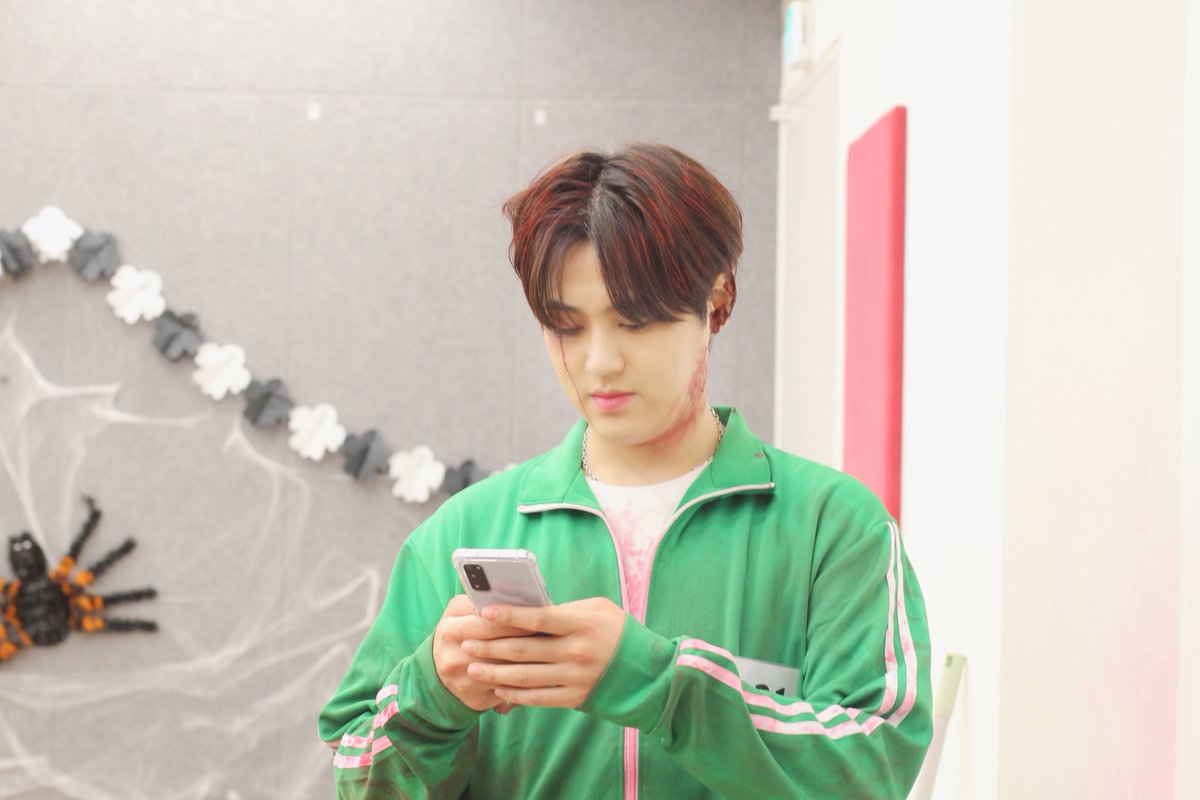 ncusofficial_jp's tweet photo. [#엔비픽] 

📺#엔쿠스_비하인드_Pick 

📸 쿠스로윈_서석진.jpg 

쿠스와 쿠키는 깐부잖아🤝

#NCUS #엔쿠스 #쿠스로윈
#서석진 #SEOSEOKJIN
#할로윈데이 #Halloween
#엔징어게임 #오징어게임 https://t.co/Pk7Gio8ONr