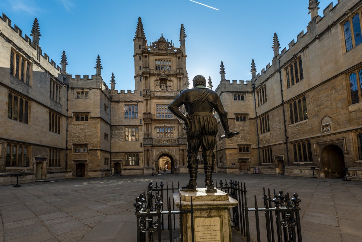 UniofOxford's tweet photo. #OnThisDay in 1602, the Bodleian Library opened! 📚📕

Did you know? It would take a keen reader more than 600 lifetimes to get through all the books in @bodleianlibs (at the rate of one per day).

📷 | Oxford University Images https://t.co/4F6Jwq6ine