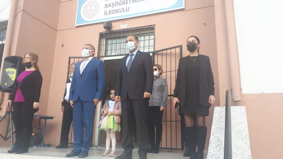 BalcovaMEM's tweet photo. Kaymakamımız @ahusta07 ile Ilçe Müdürümüz @ErhanAtilla7 Başöğretmen Atatürk İlk ve Ortaokulu İstiklal Marsı Törenine katıldılar.
@tcmeb @izmir_ilmem @MucahitYentur 
@balcovakaymakam 
@BalcovaMEM @BasogretmenO https://t.co/HK876Rvslc