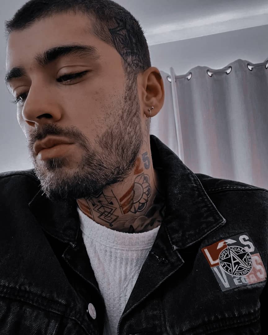 dark__zaddy's tweet photo. I love the song #Vibez by #ZaynMalik #HotTrendingSongs https://t.co/Uu2qz7ACg5