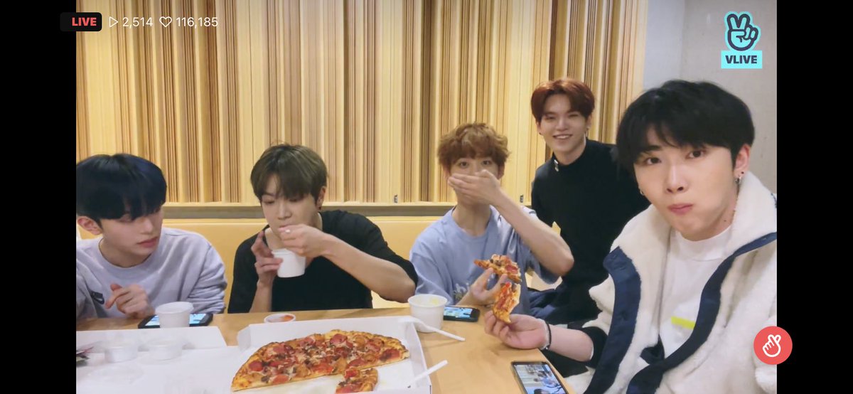 vrvr9584's tweet photo. 잔치다｡ 비상｡ https://t.co/oiTWrdFaJI