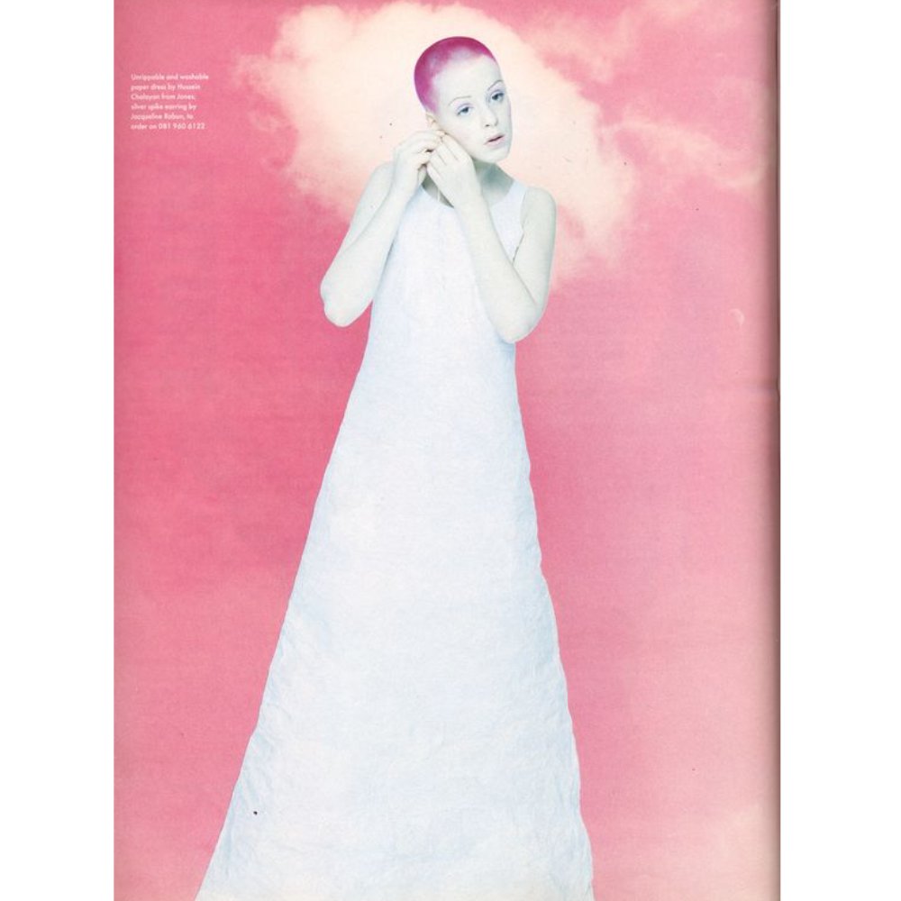 Techno_Prayer's tweet photo. 1994 photographed by Stéphane Sednaoui.
wearing a fw94 Hussein Chalayan tyvek dress in orange, orange stockings and brown hiking boots.
🐌 🐌 🐌i graduated in fashion MA with Hussein as professor :)
#bjork #chalayan #stephanesednaoui https://t.co/0kSjw5oJ6g