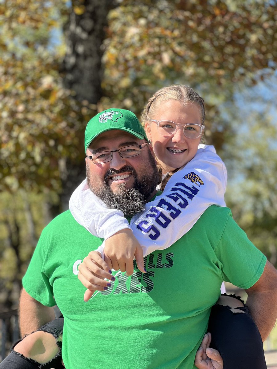 As her dad bleeds green, I can’t help but wonder what will be her next school color. Holding on to every moment before college comes her way but it was a great weekend at OBU. 💚💜
