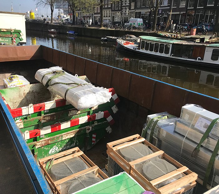 Bouwtransport over water: noodzaak in de Amsterdamse binnenstad?
Waar mogelijk zet <a href="/van_keulen/">Peter Van Keulen</a> in op bouwtransport over water, samen met partner #PKWaterbouw. Business developer Bart Verweijen vertelt.
van-keulen.nl/nieuws/bouwtra…