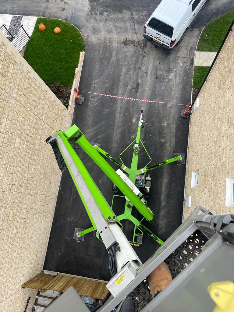 FutureMastics's tweet photo. Cherry picker and operator helping out on site in Calne, Wiltshire. #cherrypicker #cherrypickerhire #accesshire #spiderlift #ipaf #niftylift #highlevelaccess #accesshire #Calne #Wiltshire #Southwest https://t.co/Kdzan0Roqw